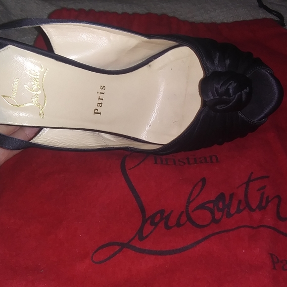 Christian loubatini satin sexy high heel Summer/Fall shoe. - Picture 2 of 8